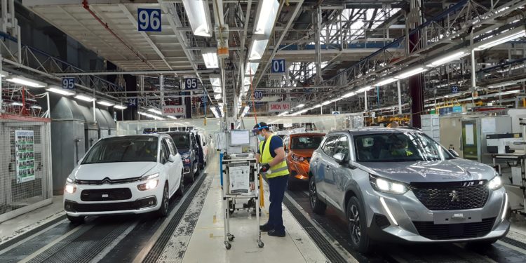 PSA Vigo parará este martes su producción en todos los turnos del sistema 2