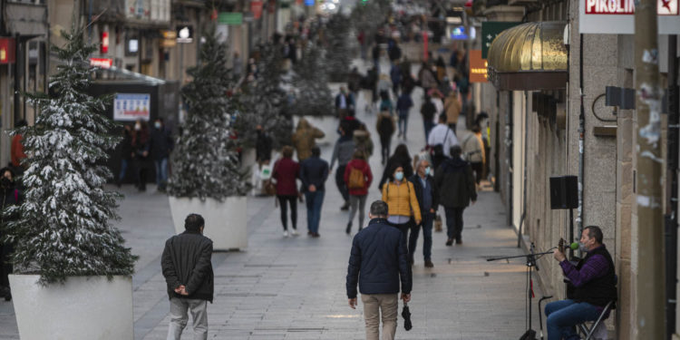 Galicia abre la mano con la hostelería, con condiciones, y retrasa el inicio del toque de queda