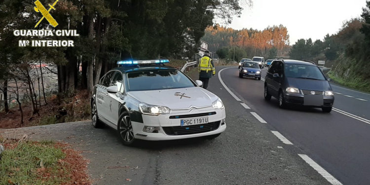 Una conductora ebria pide ayuda a la Guardia Civil para llegar a su trabajo en Vigo