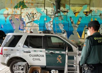 La Guardia Civil denuncia a cuatro jóvenes por una pintada en O Porriño