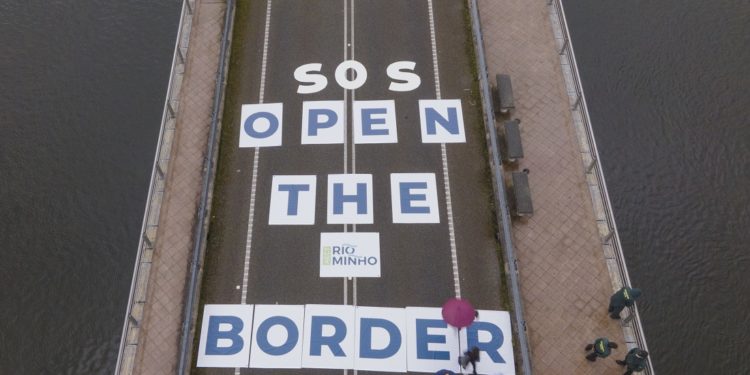 O Miño clama contra «a tomadura de pelo» e a ruína económica na fronteira