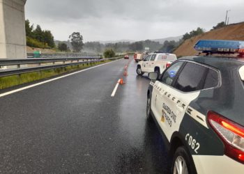 Dos personas resultan heridas al chocar un coche contra otro vehículo accidentado en la A-52 a la altura de Ponteareas