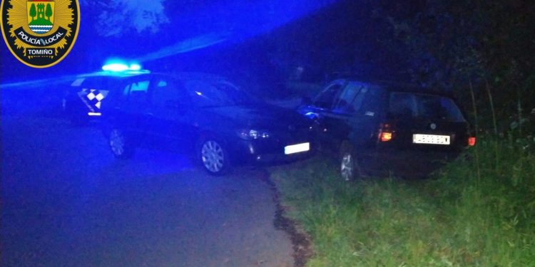 La Policía Local intenta localizar al conductor de un turismo por darse a la fuga tras un accidente de circulación con tres heridos.