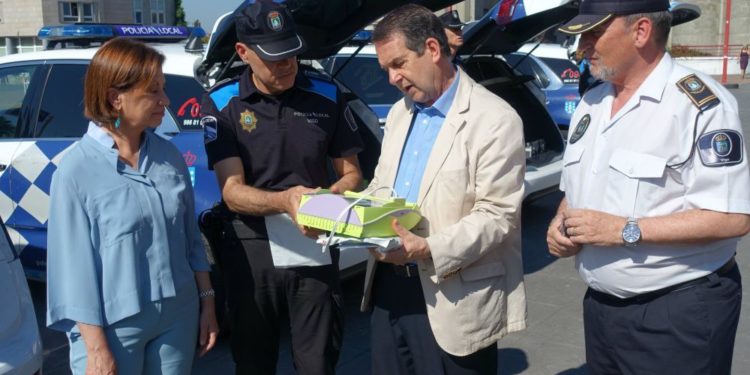 Vigo contrata por renting 17 vehículos híbridos para la Policía Local