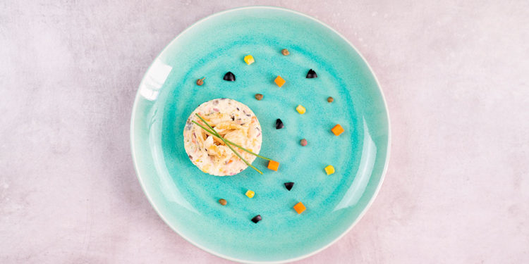 Ensaladilla rusa con solomillo de pollo