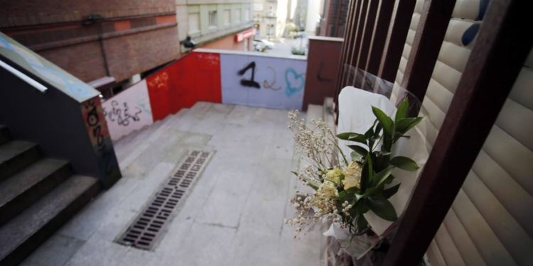 Escaleras calle Don Quijote Camelias Romil fallecida