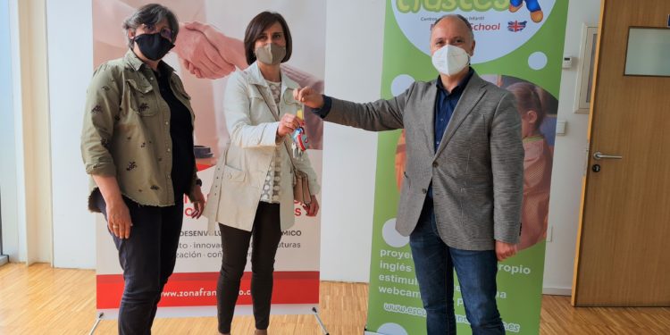 Zona Franca de Vigo entrega las llaves de los locales para una escuela infantil en A Granxa