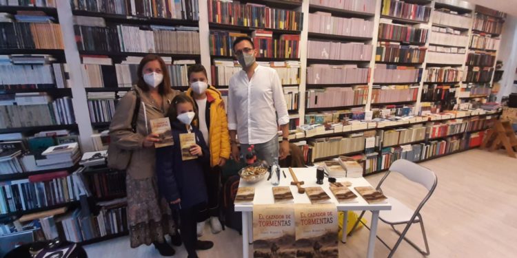 El cazador de tormentas novela de Gabriel Romero de Ávila