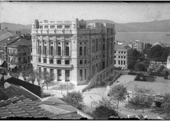 Se inaugura el magnífico Teatro García Barbón. Actúa la compañía de Consuelo Hidalgo y Ramón Peña, que pone en escena la opereta “Madame Pompadour