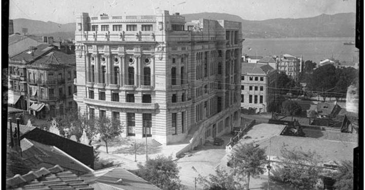 Se inaugura el magnífico Teatro García Barbón. Actúa la compañía de Consuelo Hidalgo y Ramón Peña, que pone en escena la opereta “Madame Pompadour