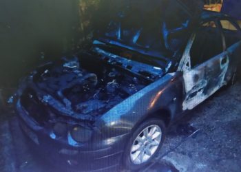 Arde de madrugada un coche robado en Vigo sin que su dueño se diese cuenta