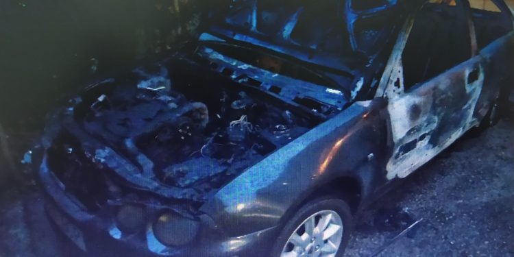 Arde de madrugada un coche robado en Vigo sin que su dueño se diese cuenta