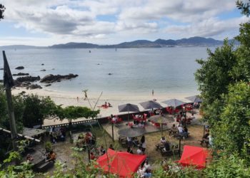 Una joven buscada por la Justicia, localizada en Vigo tras acampar en una playa