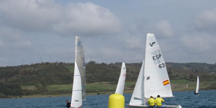 La flota del Náutico de Vigo logra el subcampeonato y tercera plaza en la Copa de España de Vaurien