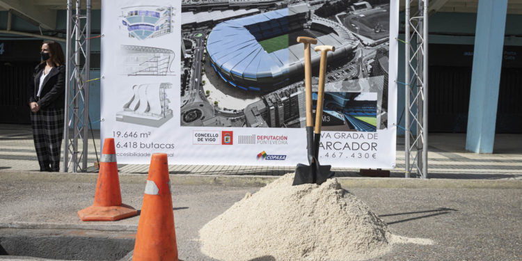 El derribo de la segunda torreta de iluminación de Balaídos obliga a reordenar el tráfico