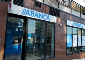 Atraco a punta de pistola y cuchillo en una sucursal bancaria de Vigo