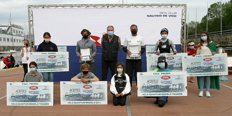Miguel Rodríguez, del Marítimo de Canido, y Natalia Domínguez, del Náutico de Sanxenxo, los mejores en el VII Trofeo Aceites Abril de Optimist