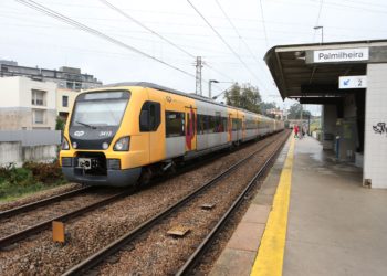 Comboios de Portugal tren Valença Lisboa eléctrico