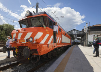 Valença do Minho celebró este lunes un momento histórico. Por primera vez la ciudad amurallada del Minho vio partir un tren Comboios de Portugal Intercidades.