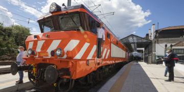 Valença do Minho celebró este lunes un momento histórico. Por primera vez la ciudad amurallada del Minho vio partir un tren Comboios de Portugal Intercidades.