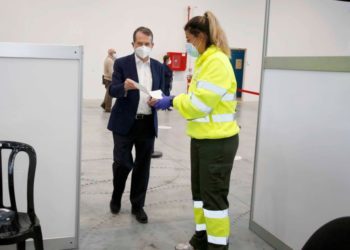 Caballero pide a los jóvenes que acudan a los cribados: “Ya sé que es una lata, pero supone salvar vidas”