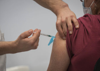 El Gobierno anuncia el fin del estado de alarma y el toque de queda en mayo