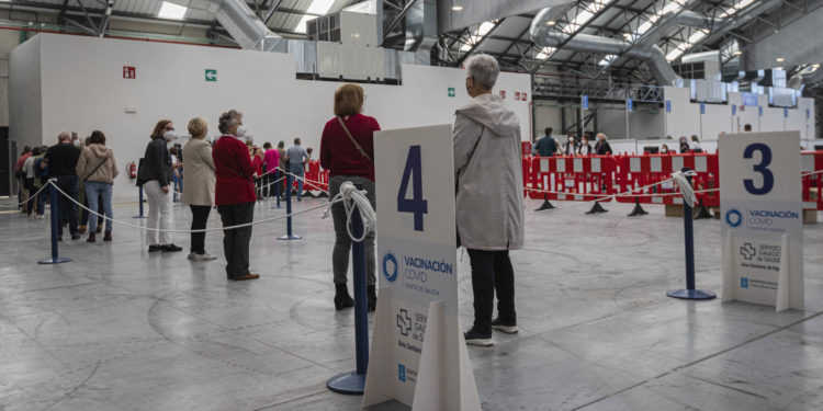 Vigo inicia la segunda vacunación masiva en el Ifevi con 4.400 citados de entre 60 y 65 años