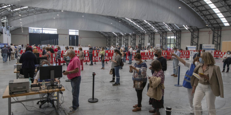 Vigo inicia la segunda vacunación masiva en el Ifevi con 4.400 citados de entre 60 y 65 años