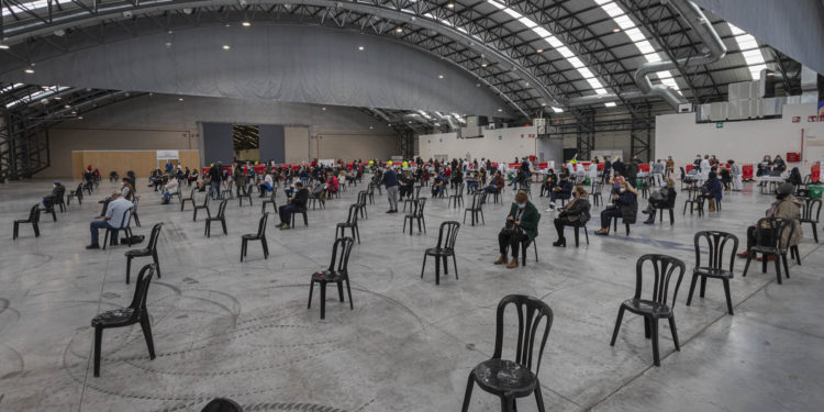 Sanidade prepara grandes espacios para vacunaciones masivas con 58.000 nuevas dosis de AstraZeneca