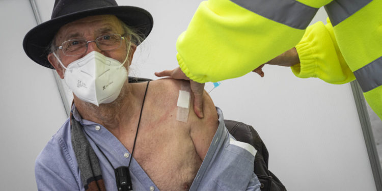 Récord de vacunación en España:  453.682 dosis en un día y 3 millones con pauta completa