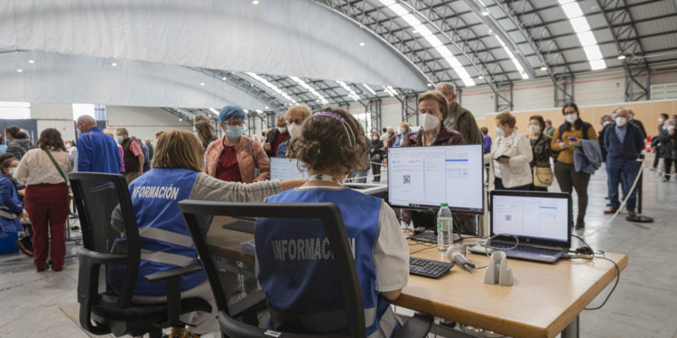 Récord de vacunación en España:  453.682 dosis en un día y 3 millones con pauta completa