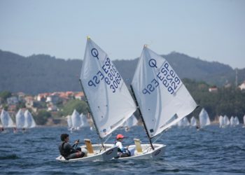 Jorge Álvarez domina el VII Trofeo Aceites Abril de Optimist en la ría viguesa
