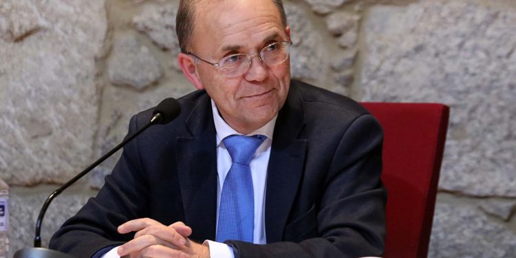 El alcalde de Ponteareas renuncia al cargo por razones de salud