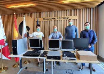 Zona Franca dona ordenadores a la organización de ingenieros IEEE Uvigo para luchar contra la brecha digital