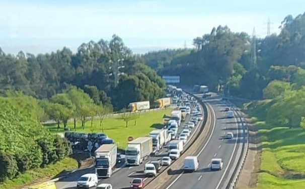Una mujer fallecida y dos heridos en un accidente de tráfico en la AP-9 en Vigo
