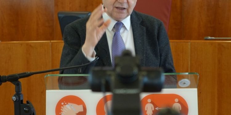 Caballero celebra que Peinador sea “el principal aeropuerto de Galicia” sin subvenciones de por medio