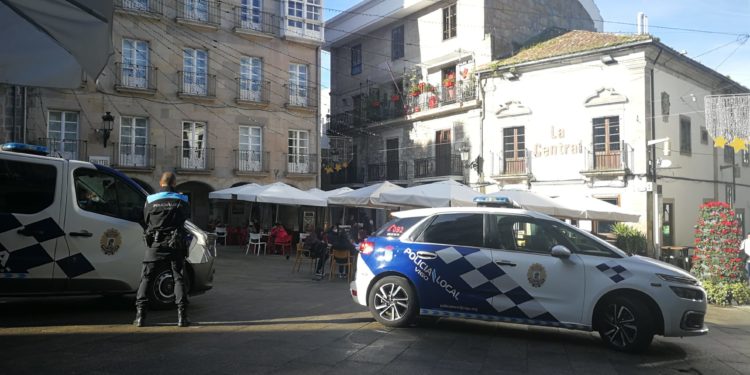 El 20% de los vigueses hace un “uso defectuoso” de las mascarillas en las terrazas