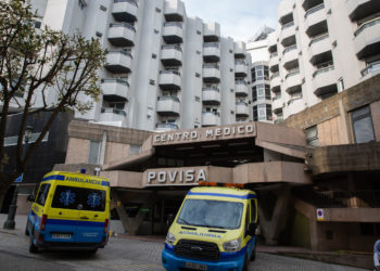 El área sanitaria de Vigo roza los 900 enfermos con Covid-19 e ingresa otro paciente en la UCI