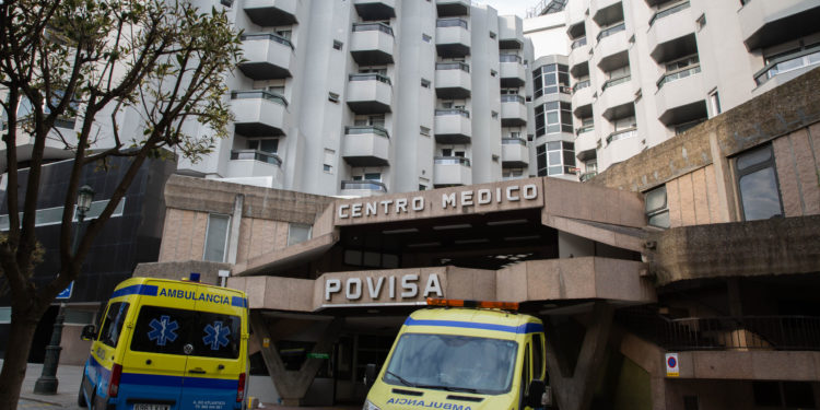 El área sanitaria de Vigo roza los 900 enfermos con Covid-19 e ingresa otro paciente en la UCI