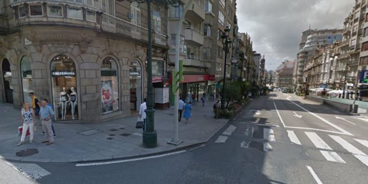 Vigo emprende un repintado masivo que llegará a 50 calles
