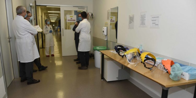 La ocupación de las UCI para Covid-19 en Vigo cae a su nivel más bajo desde finales de septiembre