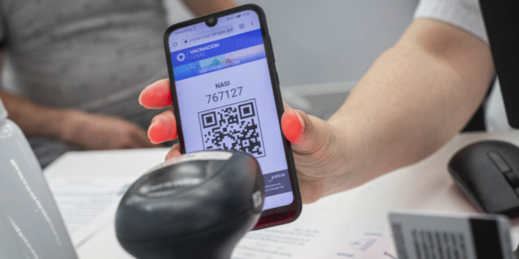 Sanidade vacuna por error a personas de 74 años del área sanitaria de Vigo