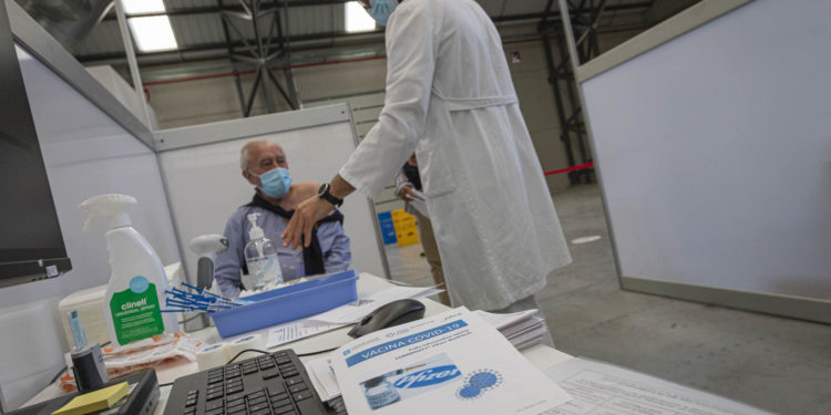 Galicia dispensó más de 32.000 dosis contra la Covid-19 este fin de semana, 4.360 de ellas en Vigo