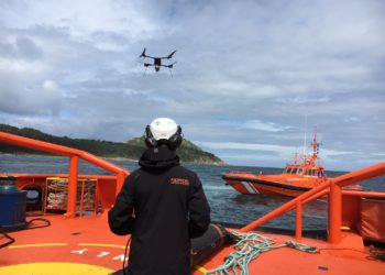 La ría de Vigo acoge un simulacro de lucha con drones contra la contaminación marina