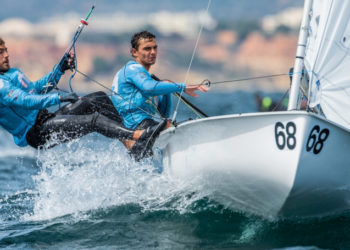 El vigués Nico Rodríguez lidera el Europeo de 470