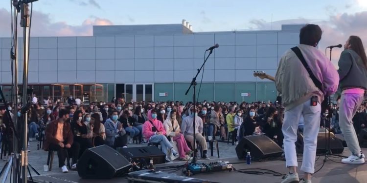 Seis «influencers» con millones de seguidores viralizan la ría de Vigo y la música de Sadness