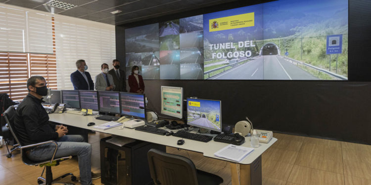 Se ha reabierto hoy al tráfico el túnel del Folgoso en A Cañiza (Pontevedra) de la autovía A-52, tras la finalización de los trabajos de emergencia valorados en 2,4 millones de euros y llevados a cabo para la reparación de los graves daños ocasionados por el incendio de día 25 de enero