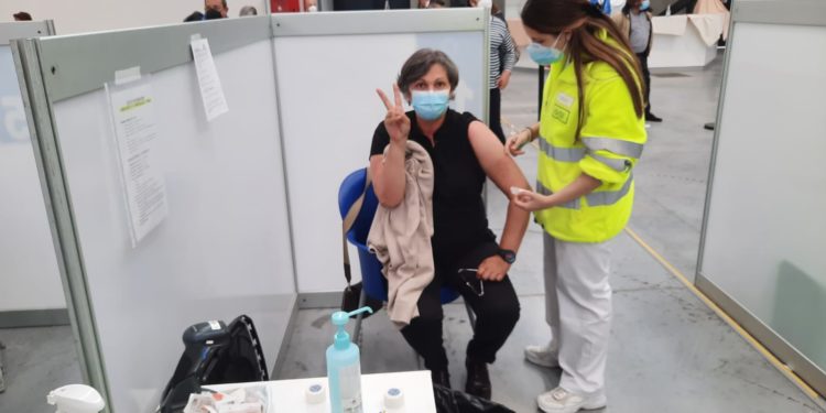 La alcaldesa de O Porriño, en el estreno de la vacunación a menores de 59 años