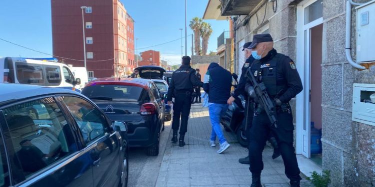 La operación antidroga en Vigo se salda con al menos seis detenidos