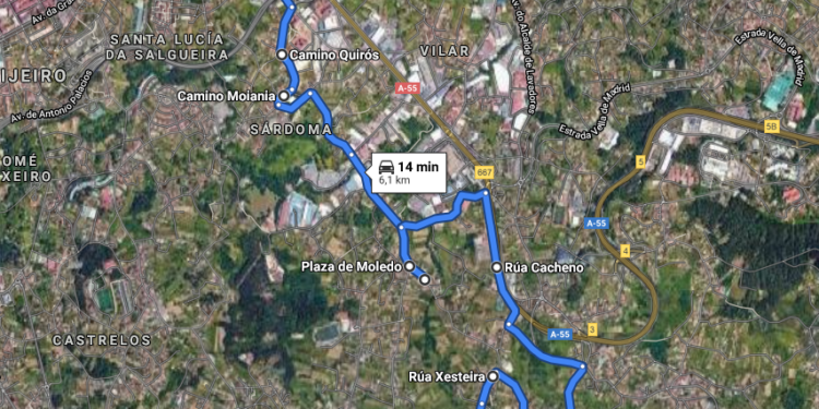 Persecución policial en Vigo con un coche fugado que irrumpió en un rodaje y se subió por las aceras